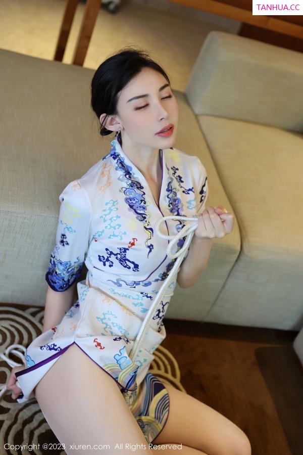 薛曼柔  [XiuRen]高清写真图 2023.10.09 No.7479 曼柔 空姐制服第28张图片